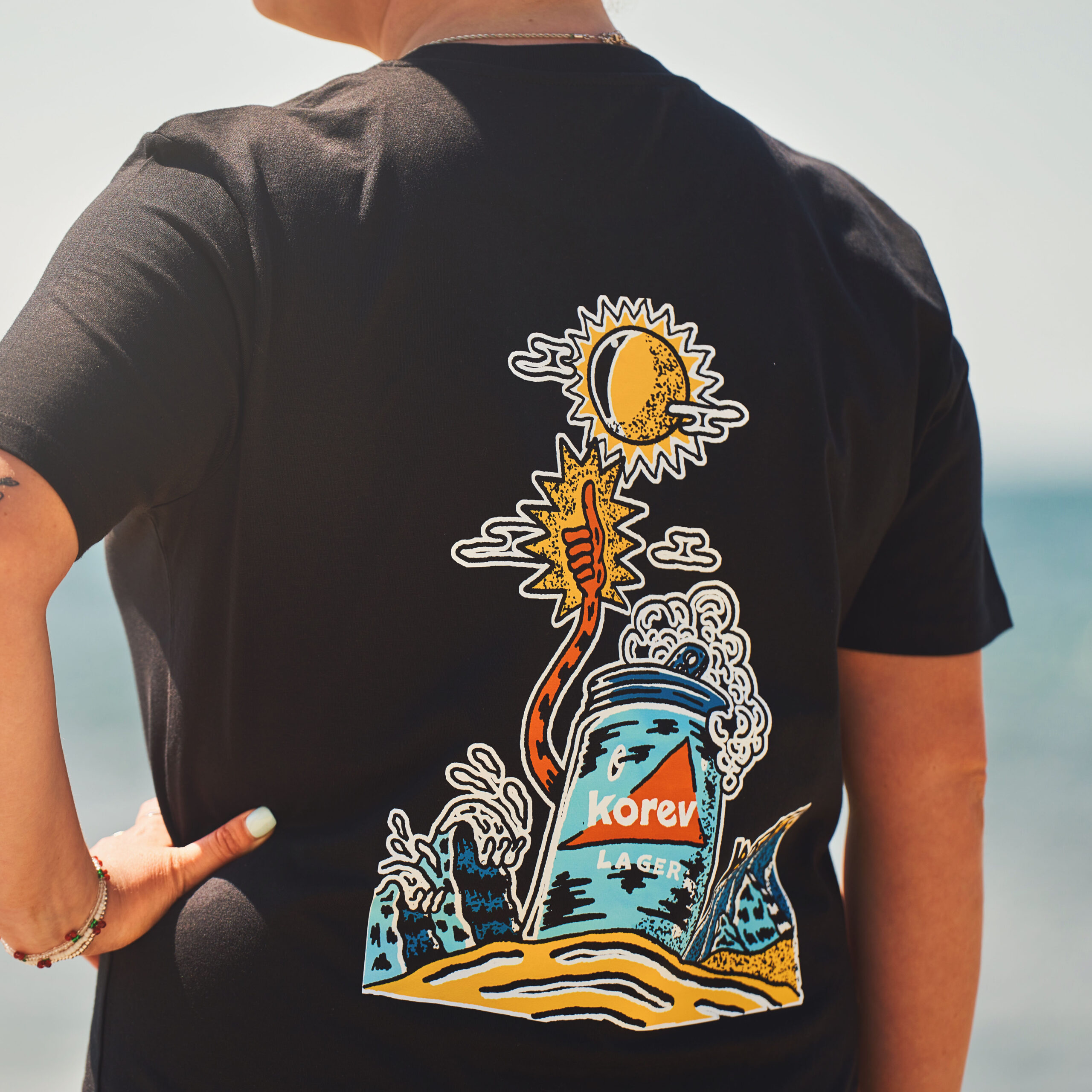 Black logo t shirt online